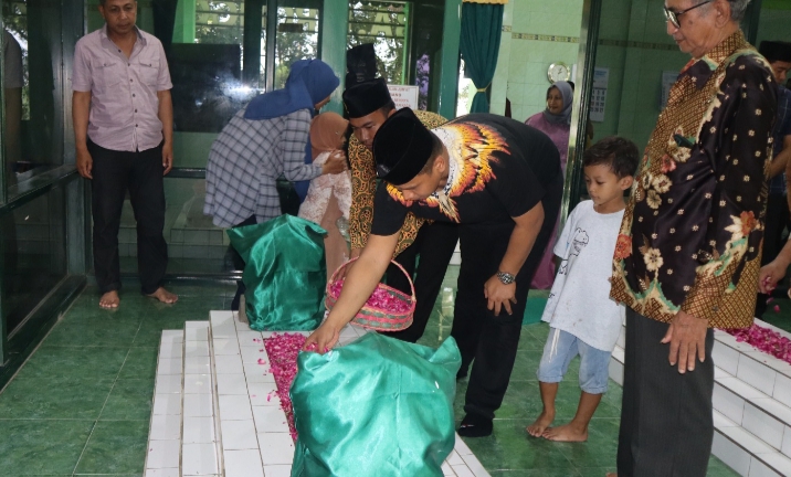 Kapolres Bondowoso Laksanakan Ziarah ke Makam Ki Ronggo