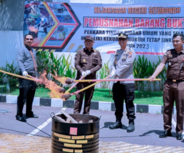 Hadiri Pemusnahan BB di Kejari, Kapolres Situbondo Ajak Semua Pihak Bersinergi Jaga Kamtibmas