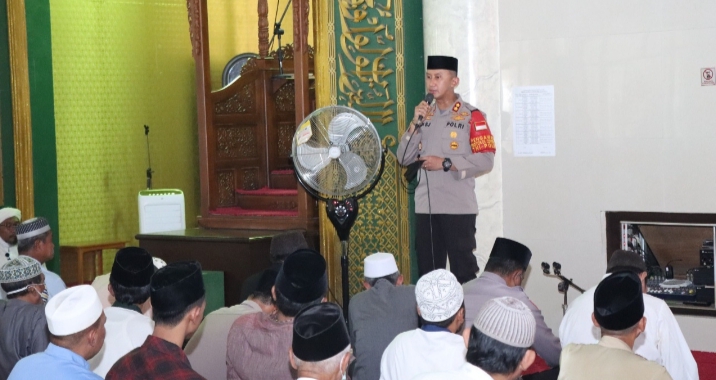 Kapolres Situbondo Laksanakan Syi'ar Kamtibmas Pada Sholat Jumat di Mesjid Al-abror