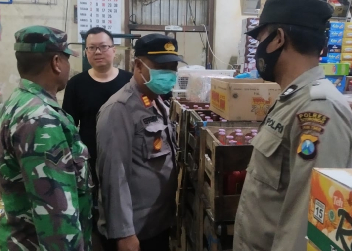 Kapolsek Panarukan Ngecek Ketersediaan dan HET Minyak Goreng
