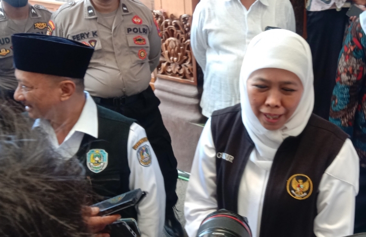 Khofifah Indar Parawansa Santuni 500 Anak Yatim dan Zakat Produktif Buat 50 Pelaku Ultra Mikro