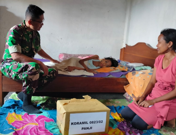 Komandan Koramil Panji Berikan Nutrisi Kepada Anak Penderita Terindikasi Gizi Buruk
