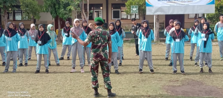 Koramil 0823/11  Gelar LDK bagi Pengurus OSIS SMAN 1 Besuki
