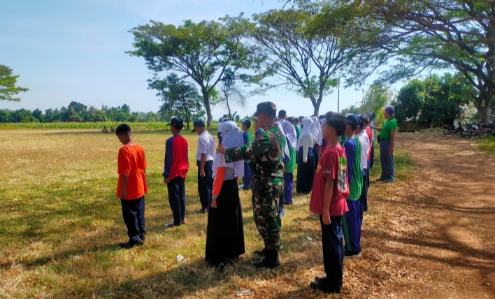 Koramil dan Polsek Jatibanteng Bersinergi Latih Paskibraka
