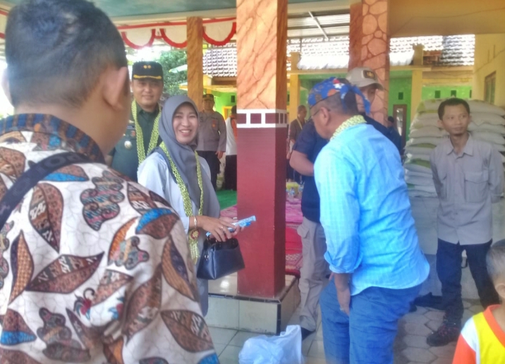Kunjungan Pj Bupati Bondowoso di Desa Batu Salang Kecamatan Cermee Disambut Antusias Warga 
