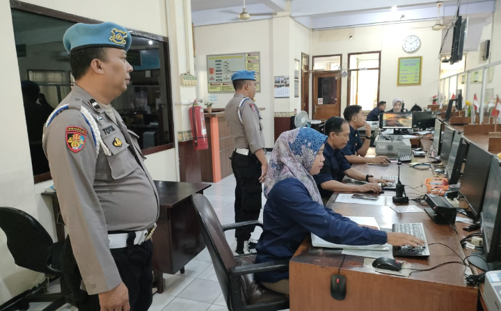 Lakukan Pengawasan dan Pengecekan Pelayanan Publik di SPKT, SKCK dan SAMSAT