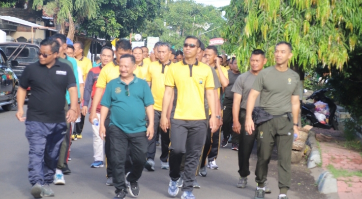Kodim 0823 Bersama Forkopimda Situbondo Lakukan Senam Kesegaran Jasmani 88
