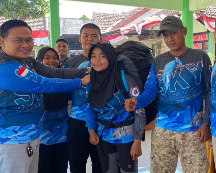 Pengurus Fasi Kabupaten Situbondo Lepas 3 Atlet Paralayang dan Seorang Atlet Aeromodelling