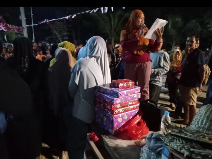 Lomba 17 Agustusan di Pemdes Asembagus Kraksaan, Malam Ini Ada Lomba Menangkap Bebek Khusus Putri