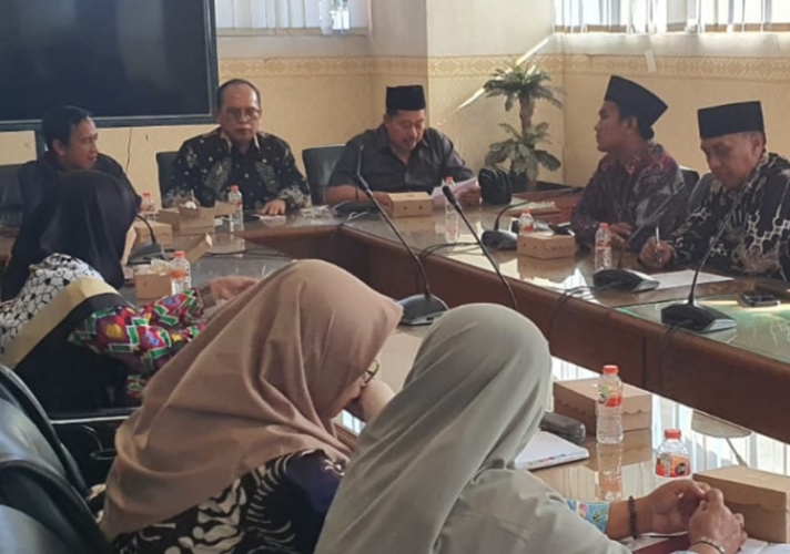 Para Guru Dibawah Naungan Kemenag Datangi Kantor DPRD Kabupaten Situbondo
