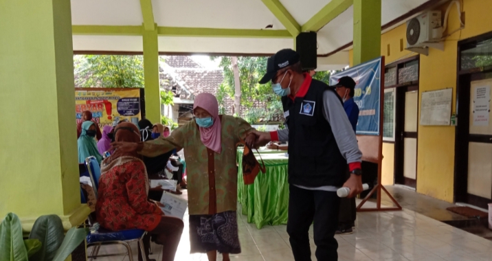 Ratusan Warga Kelurahan Patokan Terima BLT Masa Bayar Dua Bulan