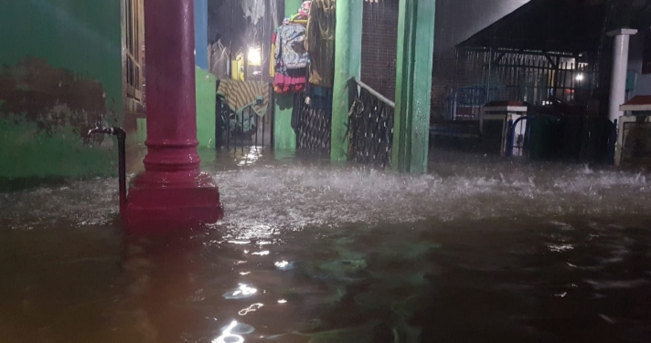Hujan Deras dan Angin Kencang Guyur Situbondo, Sejumlah Rumah Warga Ardirejo Terendam Air 1 Meter