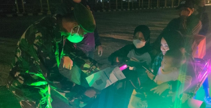 Menjaga, Periksa Kedatangan dan Keberangkatan Para Penumpang Kapal