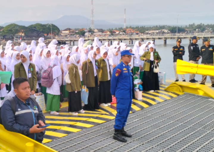 Jelang Ramadhan 1446 H, Polres Situbondo Lakukan Pengamanan Kepulangan Santri via Pelabuhan Jangkar