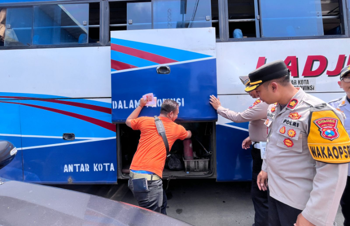 Jelang Natal 2024 & Tahun Baru 2025, Petugas Gabungan Gelar Ramcek Angkutan Umum di Terminal Situbon