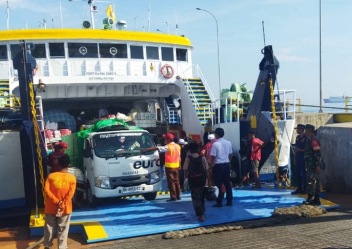 Monitoring Keberangkatan KMP Dwi Citra Dharma I di Pelabuhan Jangkar 