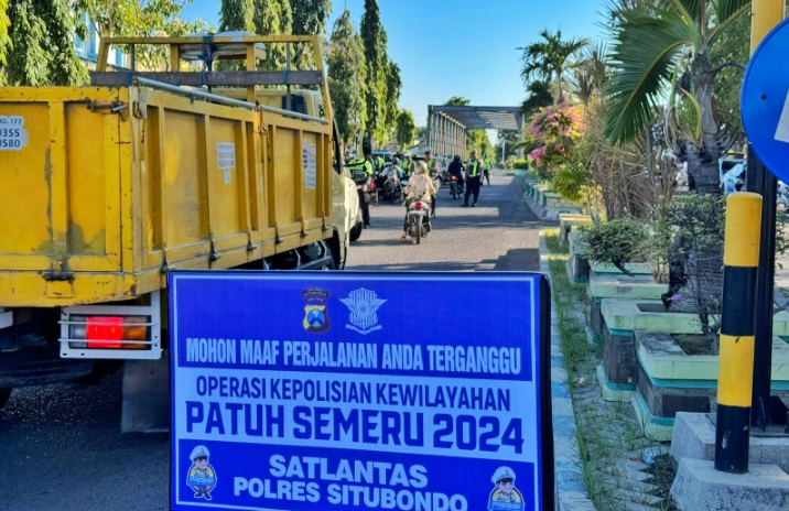 Puluhan Pengendara Tidak Tertib Kena Tilang Pada Hari Kedua Operasi Patuh Semeru 2024 di Situbondo