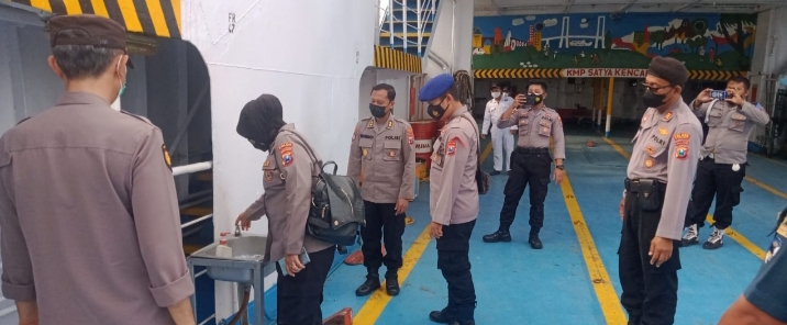 Pamatwil Polda Jatim Tinjau Pos Pam Nataru Pelabuhan Jangkar Situbondo