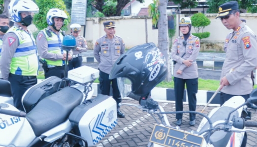 Kapolres Situbondo Cek Kendaraan Dinas Satlantas , Pastikan Siap Operasional Melayani Masyarakat