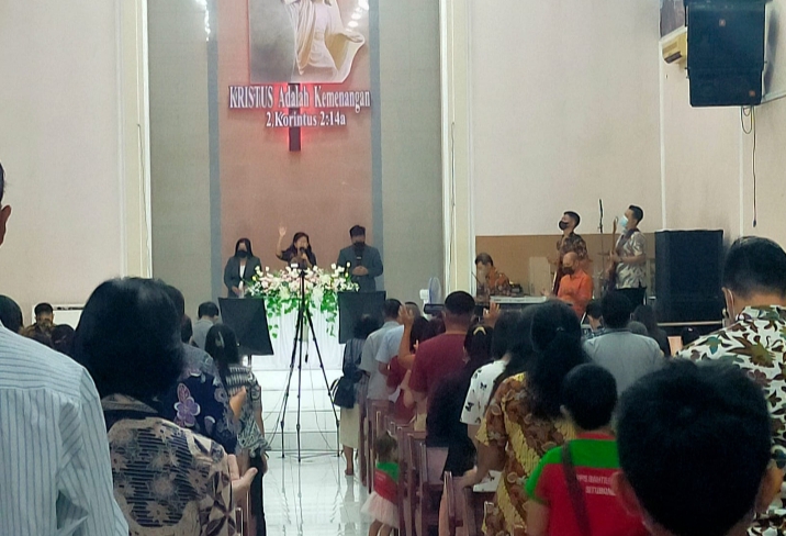 Pelaksanaan Ibadah Misa Paskah di Situbondo Berlangsung Khidmat