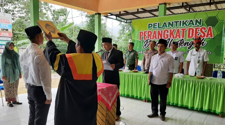 Pelantikan Perangkat Desa di Balai Desa Alas Tengah Sumber Malang