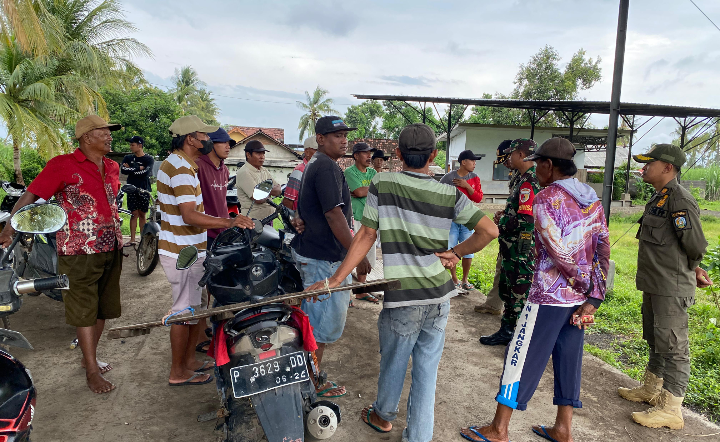 Pelda Danang Dampingi Penutupan Pasar Hewan Kemisan Asembagus untuk Cegah Penyebaran PMK