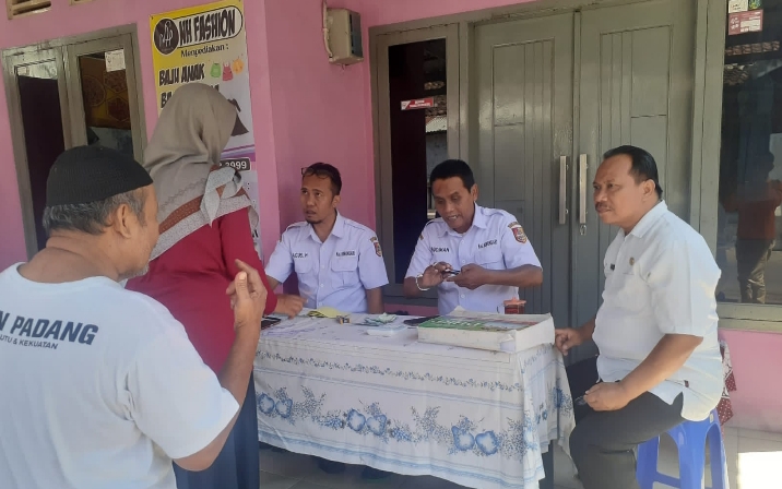 Pembayaran PBB di RT 02 /RW 01 Dihadiri Sekretaris Kelurahan Kebonsari Jember