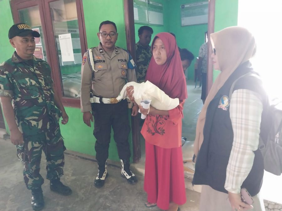 Pendampingan Penyaluran Bantuan Beras Tahap 3 Tahun 2024 di Kecamatan oleh Babinsa Koramil Kendit
