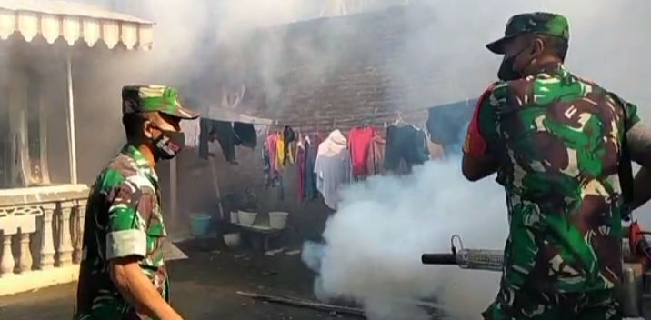 Petugas Gabungan Lakukan Fogging di Kampung Nangka Kecamatan Jangkar