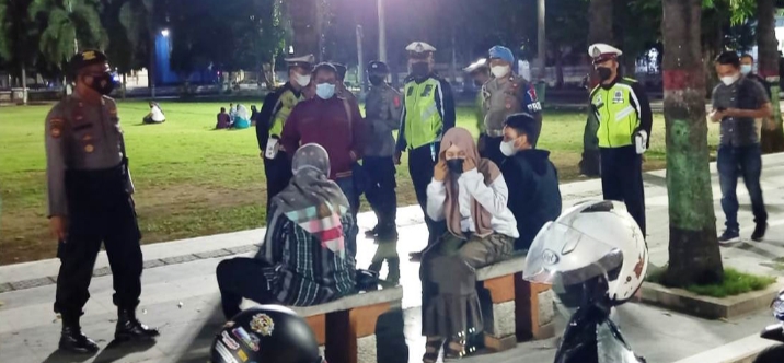 Polres Situbondo Antisipasi Virus Varian Baru, Pertokoan dan Pusat Keramaian Jadi Sasaran Patroli