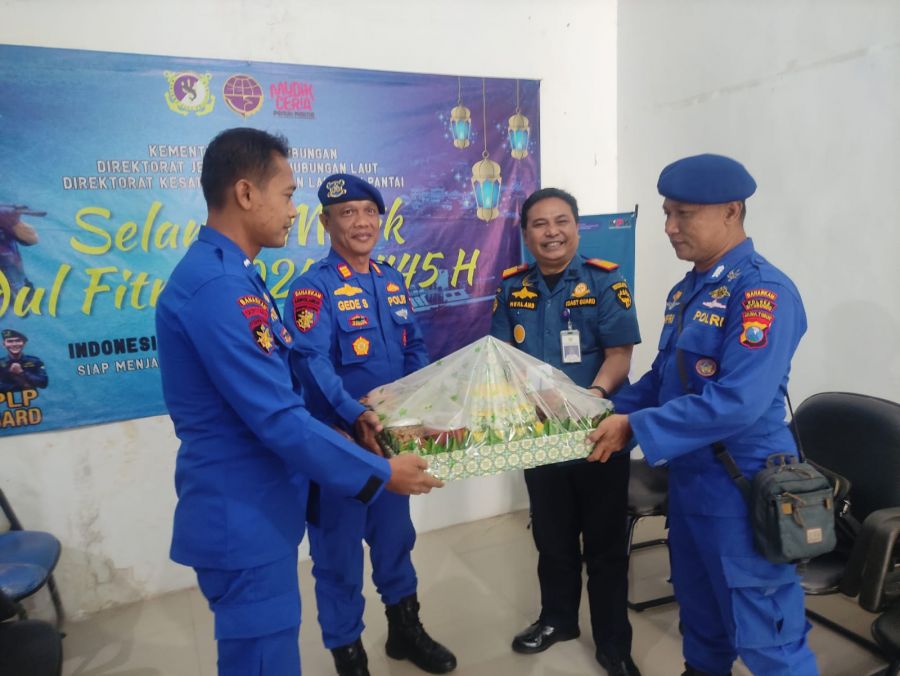 Polres Situbondo Beri Kejutan Tumpeng untuk KSOP Kelas IV Panarukan