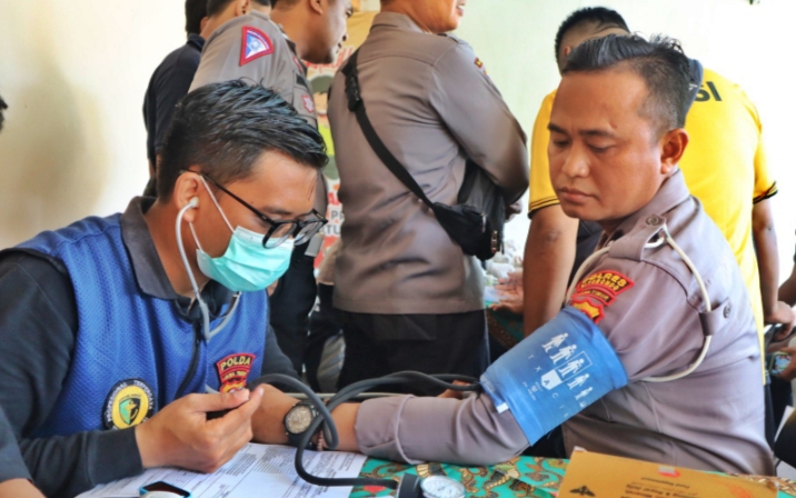 Polres Situbondo Lakukan Pemeriksaan Kesehatan Personel Pengamanan TPS 