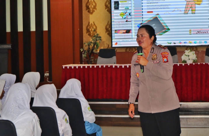 Polwan Goes To School, Edukasi Pencegahan Bullying di SMA 1 Panji dan MAN 2 Situbondo