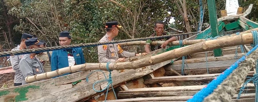 Bencana Alam Hancurkan 6 Rumah, Warung, 15 Kapal Nelayan dan Tangkis Laut Sepanjang 1 Kilometer