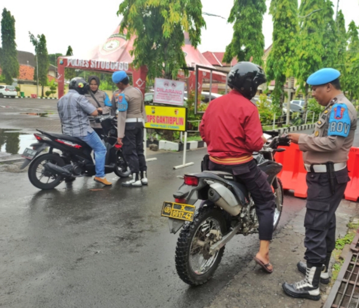 Propam Polres Situbondo Periksa Kelengkapan Berkendara Anggota, Saat Operasi Keselamatan Semeru