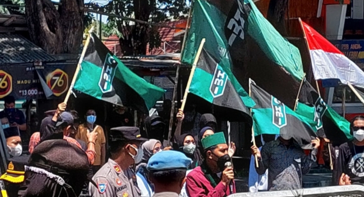 Mahasiswa Situbondo Unjuk Rasa Protes Kenaikan BBM dan Harga Minyak Goreng