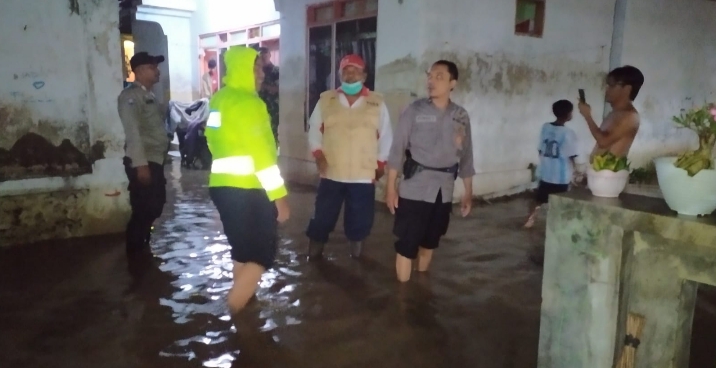 Hujan Lebat dan Angin Kencang di Besuki , Puluhan Halaman Beserta Rumah Tergenang Luapan Air Laut