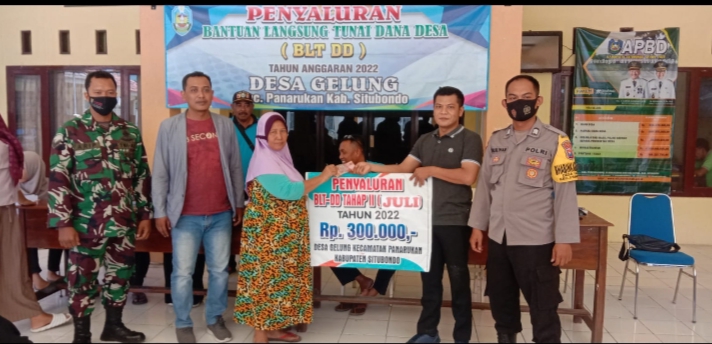 Puluhan Warga Desa Gelung Panarukan Terima BLT DD Tahap II Tahun 2022