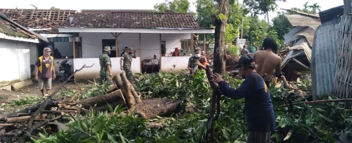Bencana Alam Angin Puting Beliung, Puluhan Warga Terdampak dan Satu Rumah Rusak