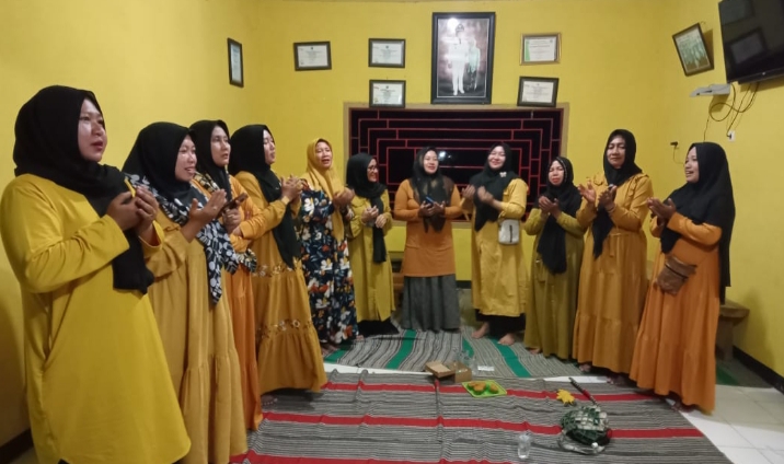 Ratusan Warga Desa Asembagus, Kecamatan Kraksaan Probolinggo Berdzikir dan Bersholawat
