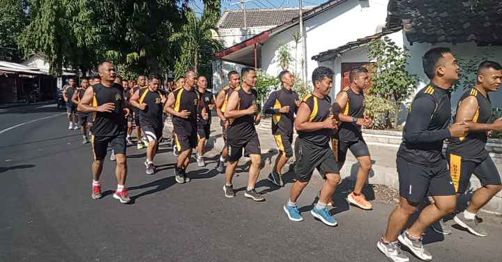Prajurit Kodim 0823 Situbondo Giatkan Lari Aerobik Rutin untuk Jaga Kebugaran dan Kesiapan Tugas