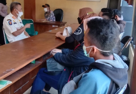Satpol PP Situbondo Garuk 3 Sejoli Mesum Saat Asyik Ber-indehoy di Hotel Kelas Melati