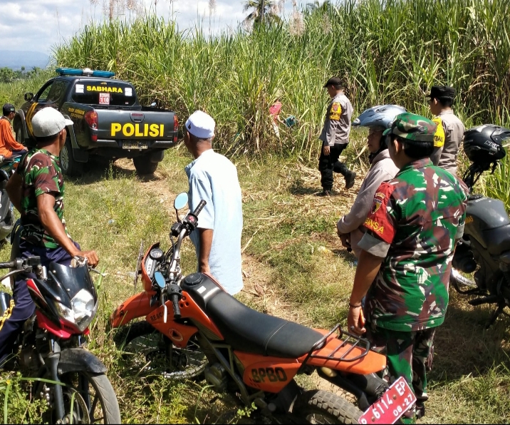 Seusai Mencari Pakan Ternaknya, Sang Pelantun Adzan Asal Asembagus itu Belum Juga Pulang