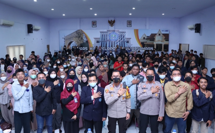Sarasehan Tentang Pencegahan Paham Radikalisme Bersama Kapolres Situbondo di Aula Kampus UNARS