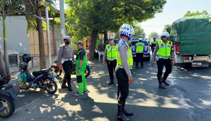 Para Sopir Parkir Sembarangan , Satlantas Polres Situbondo Akan Tindak Tegas