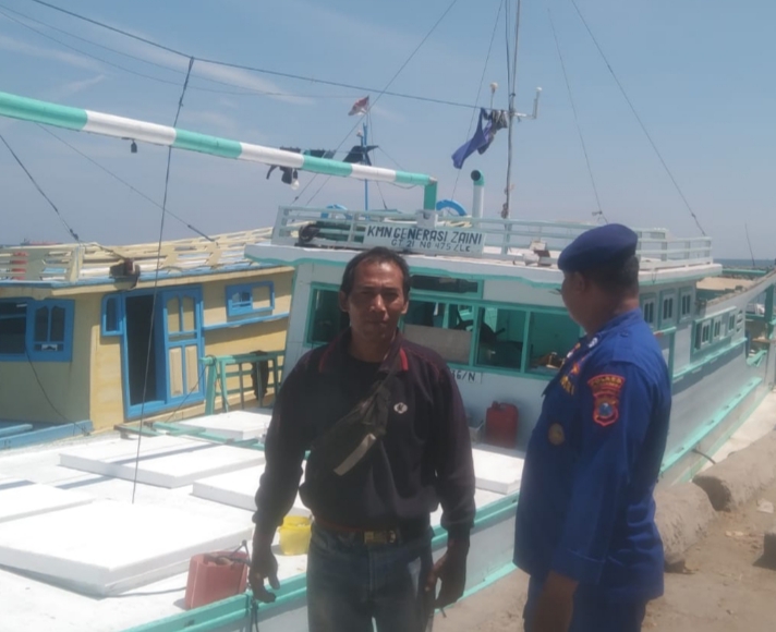Satpolairud Polres Situbondo Lakukan Pengamanan dan Monitoring Penumpang Kapal di Pelabuhan Jangkar