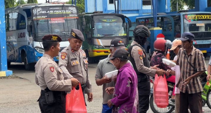 Satsamapta Polres Situbondo Tebar Peduli Kepada Masyarakat