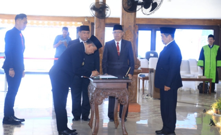 Pj. Bupati Ugas Lantik Heri Sulistyanto Sebagai Pj. Sekda Kabupaten Probolinggo