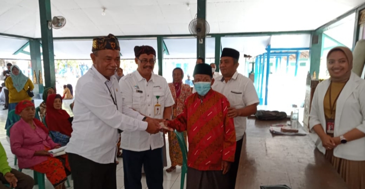 Sebanyak 143 Warga Kraksaan Probolinggo Terima PKH Plus Tahap ke II Tahun 2023