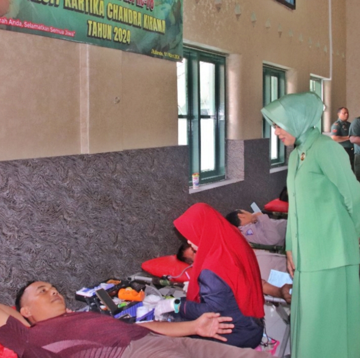 Sambut HUT Kartika Candra Kirana ke 76, Sebanyak 200 Orang Ikuti Donor Darah di Makodim 0823